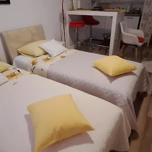 klara-studio-apartman.splithotels.org/